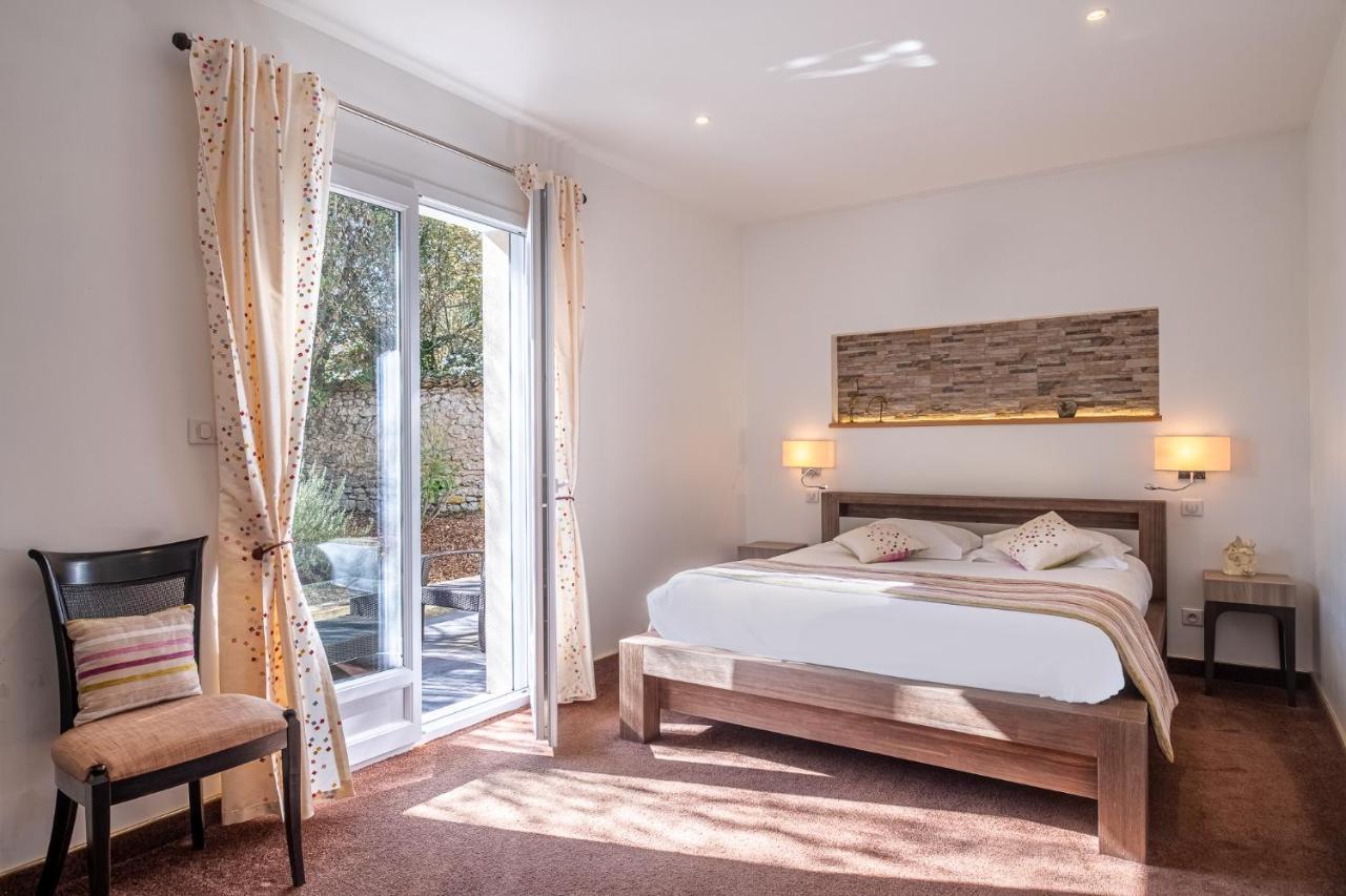 Hotel Domaine De L'echassier, The Originals Relais Chateaubernard