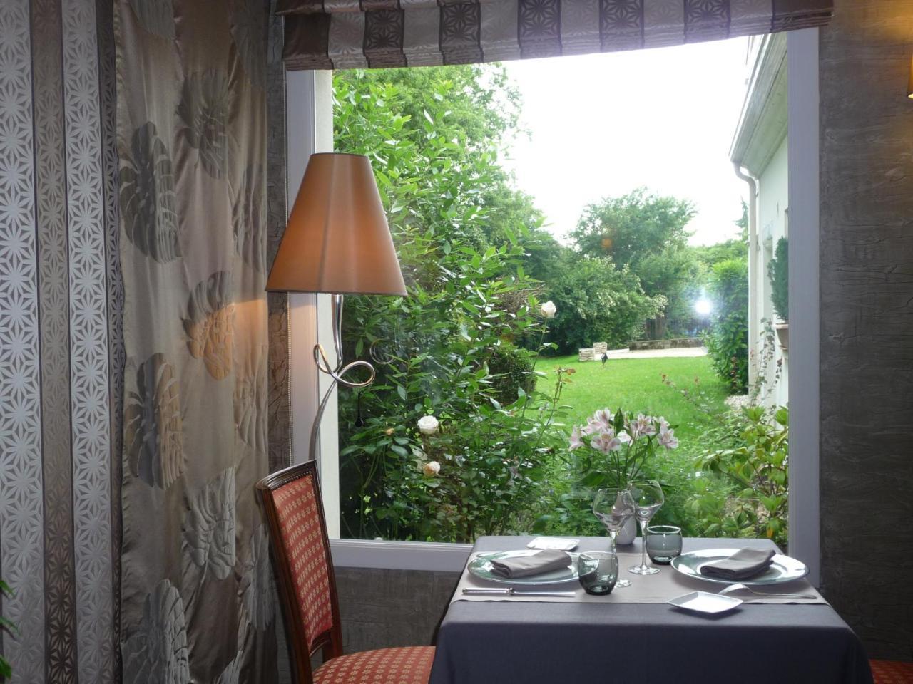 Hotel Domaine De L'echassier, The Originals Relais Chateaubernard